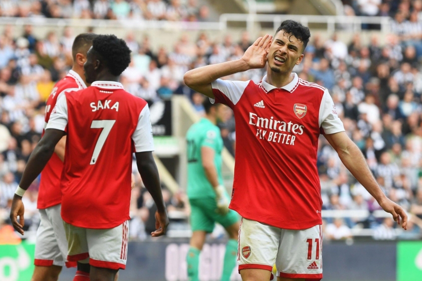 Trước khi sai lầm của Schar mang về 3 điểm trọn vẹn cho Arsenal (Nguồn: Getty)