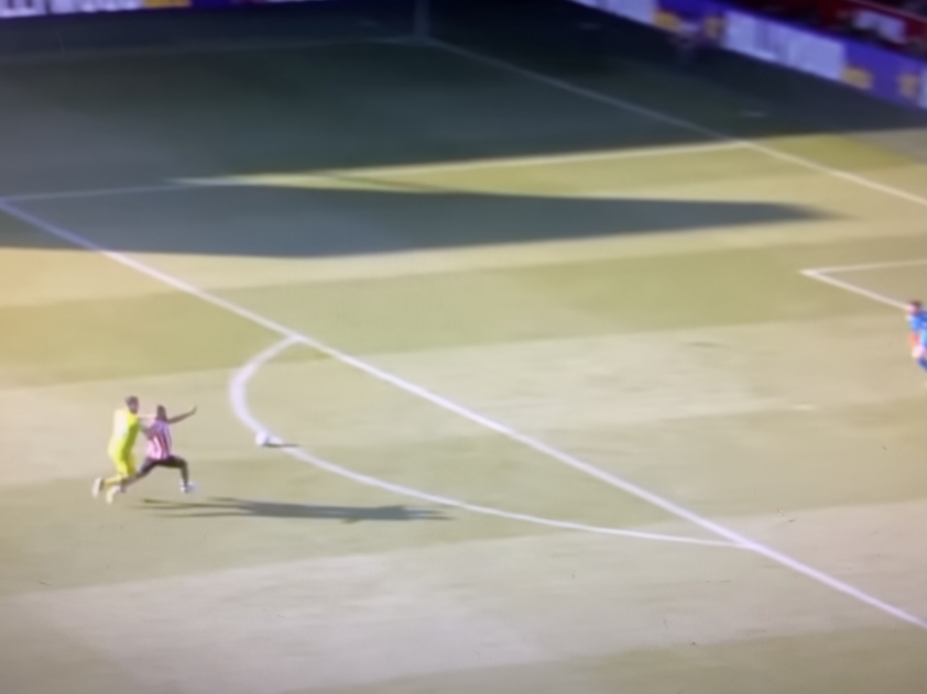 David De Gea vs Brentford: Khi 'lão Tôn' vẫn chỉ biết bay nhảy 172635