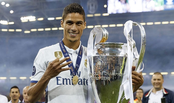 Raphael Varane: Hình bóng siêu trung vệ được tái hiện tại 'Nhà Hát' 181279
