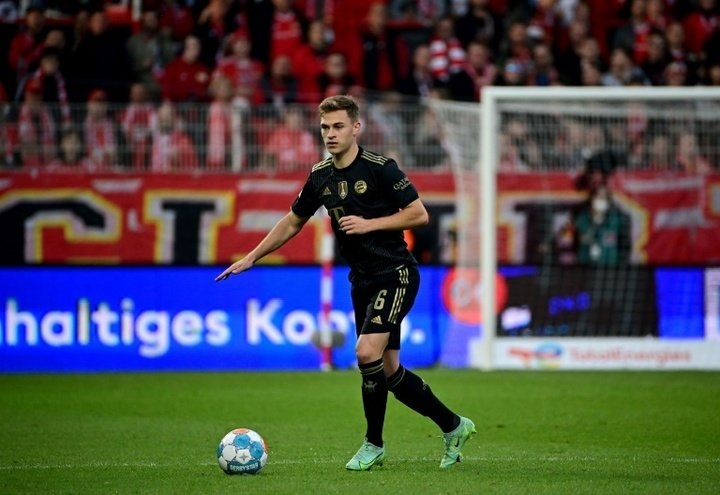 NÓNG: Biến căng tại Bayern Munich, xuất hiện cầu thủ công khai