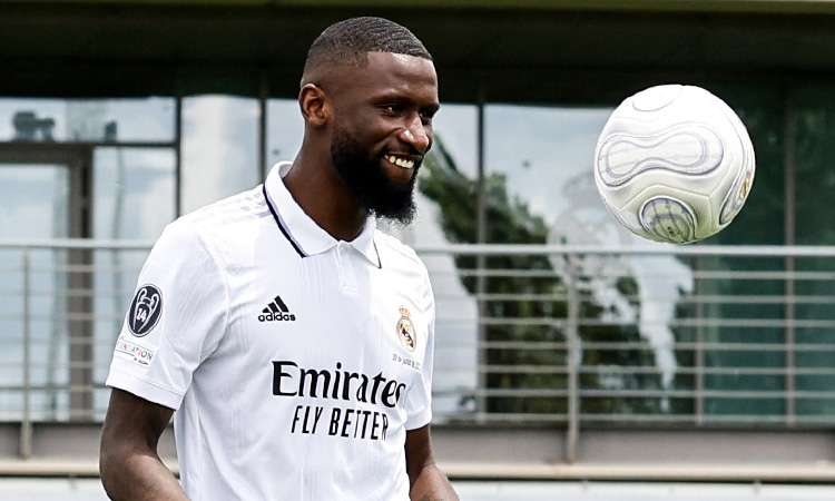 Tương lai u ám của trung vệ 'hay nhất thế giới' tại Real Madrid: