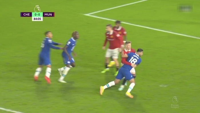 Bruno Fernandes đã 'pressing' trọng tài như thế nào khi Man Utd bị thổi penalty? 207303