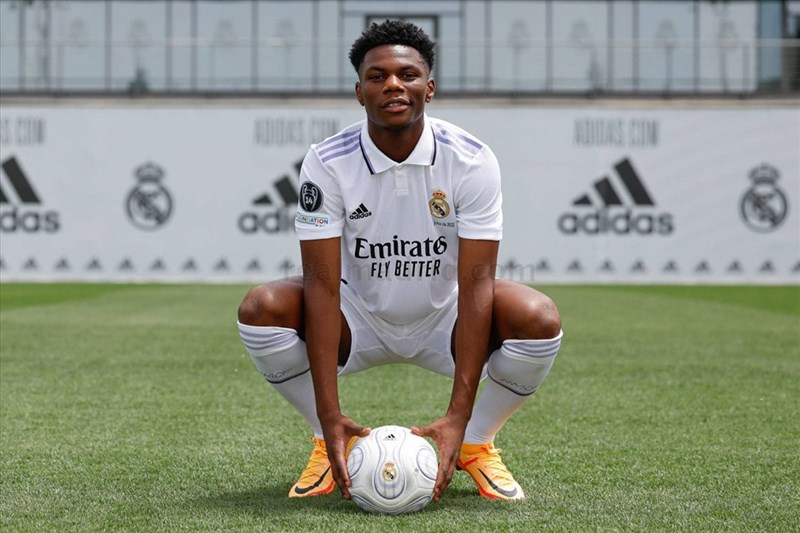 Real Madrid sắp đón bom tấn cực khủng, Galaticos 3.0 chuẩn bị hình thành 208329