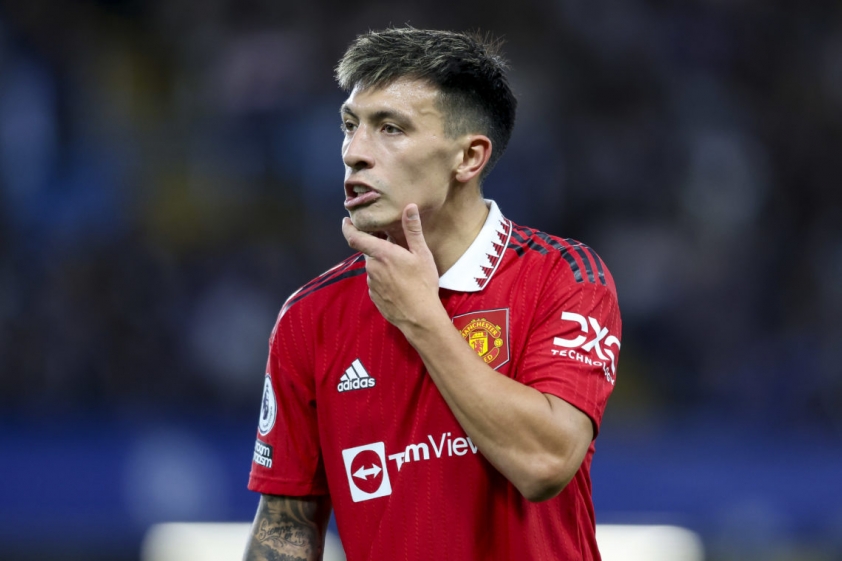 Man Utd đón nhận tin cực buồn sau chấn thương của Varane 208784