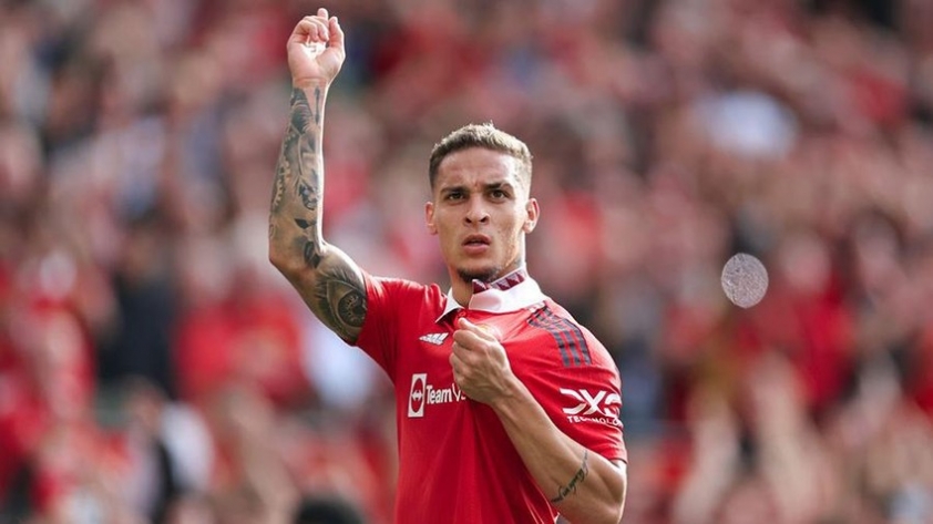 Antony đáp trả sau khi bị chỉ trích vì xoay bóng tại Europa League 210416