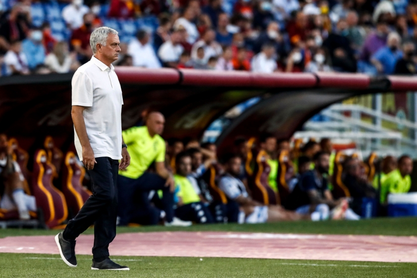 Vượt qua vòng bảng Europa League, Jose Mourinho lập tức 'đá đểu' đại kình địch 213804