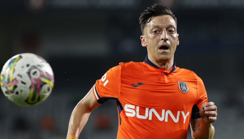 Mesut Ozil tiếp tục bị hắt hủi, cân nhắc giã từ sự nghiệp 246120