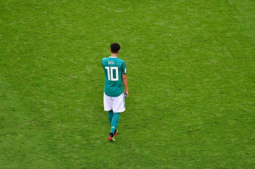 Mesut Ozil tiếp tục bị hắt hủi, cân nhắc giã từ sự nghiệp 246121