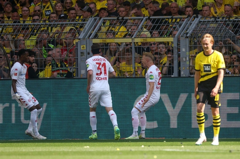 Dortmund lỡ cơ hội vô địch Bundesliga: Thêm 1 niềm đau tại Signal Iduna Park 285342