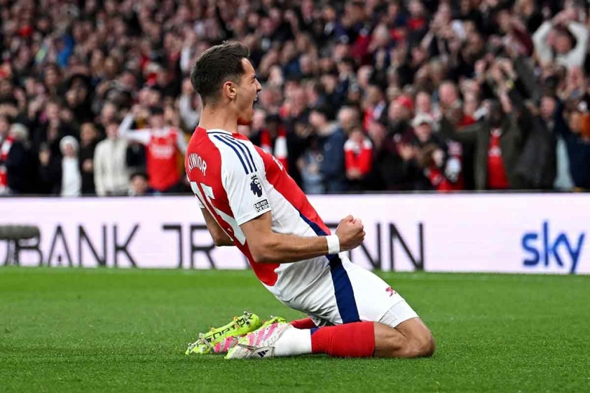 Kiwior ăn mừng sau bàn mở tỷ số cho Arsenal (Ảnh: Arsenal)