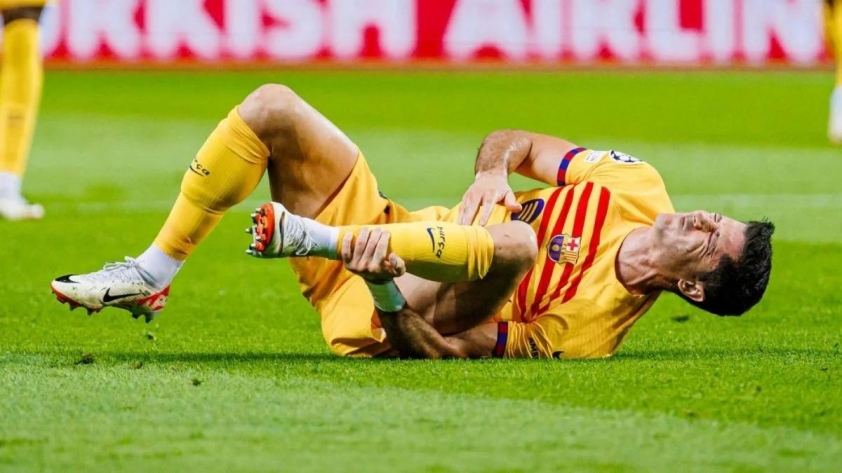 Chấn thương này có thể đập tan tham vọng ăn ba của Barca. Nguồn: CBS Sports