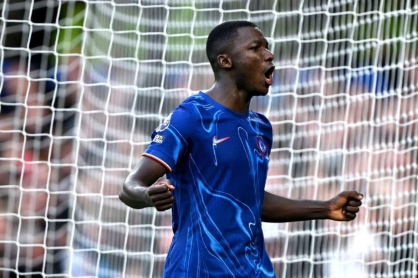 Alexis Mac Allister thậm chí còn xếp Caicedo cao hơn Declan Rice về chất lượng chuyên môn. (Nguồn: Internet)