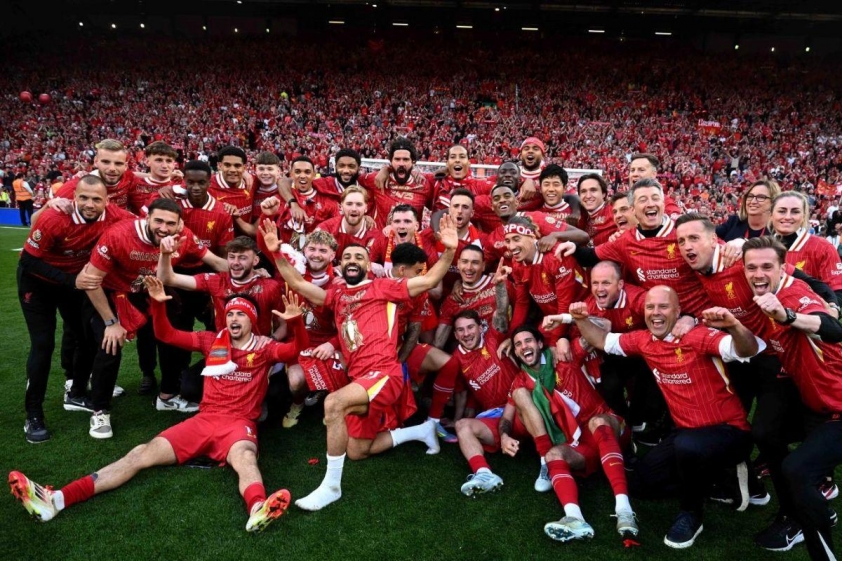 Các cầu thủ và BHL Liverpool hòa làm một, ăn mừng vô địch EPL lần thứ 20 (Nguồn: Trang chủ CLB)