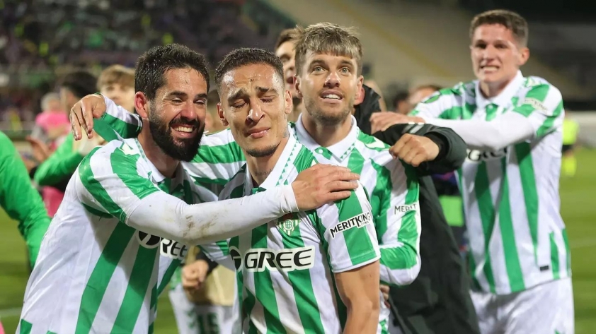 Antony bật khóc khi cùng Real Betis tiến vào chung kết C3. Nguồn: SPORTbible