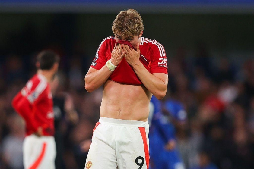 Hojlund không thể gánh vác hàng công của Man United