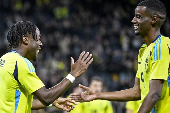 Bộ đôi Isak và Elanga đã quá hiểu nhau khi khoác áo tuyển (Ảnh: GOAL)