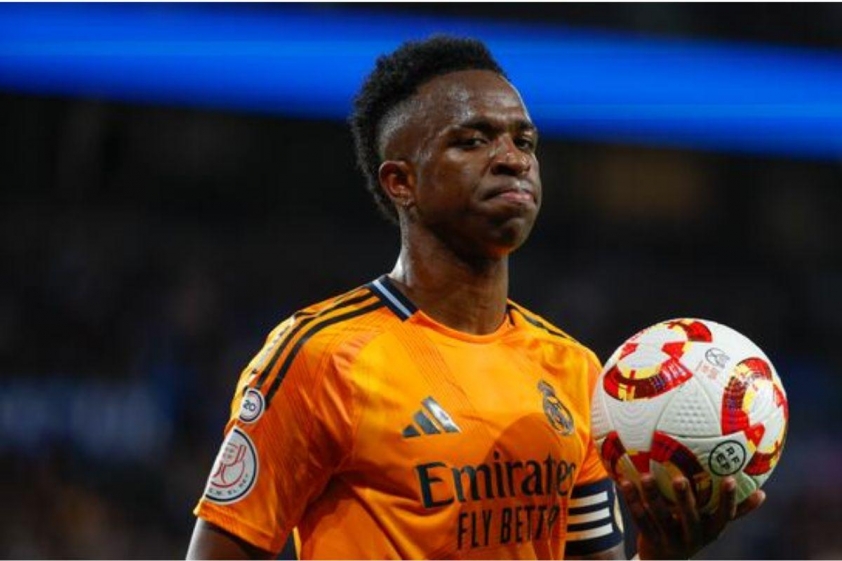 Vinicius Junior bất ngờ được trao băng đội phó giữa tương lai không chắc chắn (Ảnh: Diario AS).