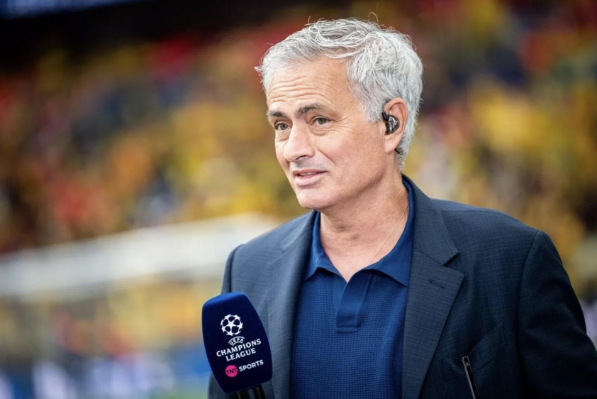 Mourinho giành những lời khen cho tiền đạo Gyokeres (Ảnh: Daily Star)