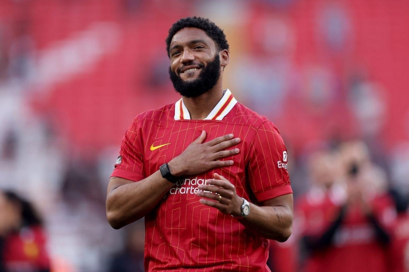 Joe Gomez là một hậu vệ đa năng, có thể đảm nhận mọi vị trí ở hàng thủ (Ảnh: Carl Recine).