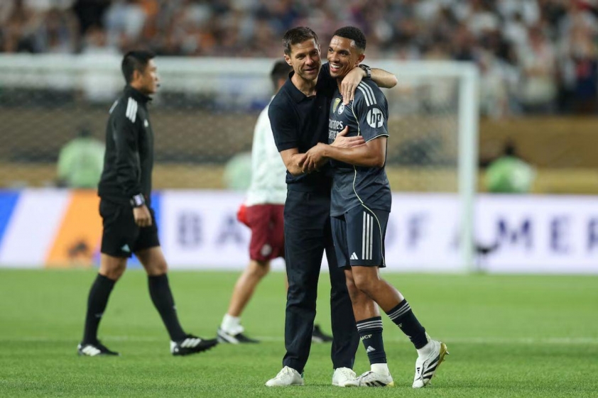 Xabi Alonso sẽ chọn Alexander-Arnold đá chính ngay từ đầu mùa, thay vì Carvajal (Ảnh: AS).