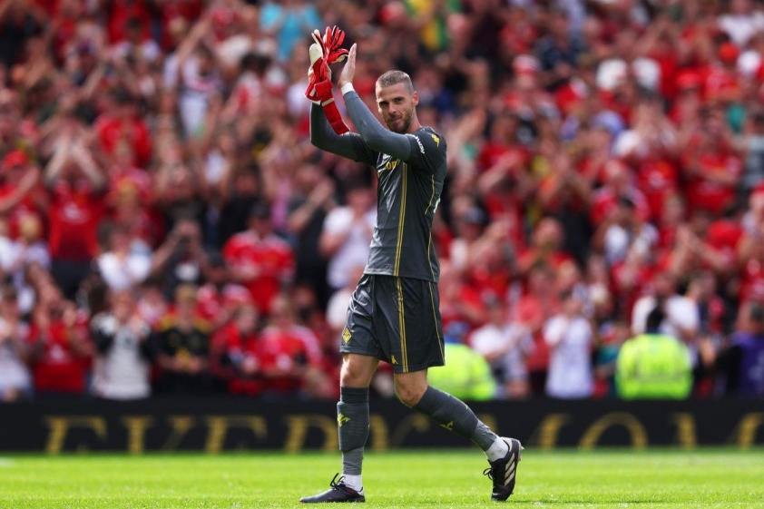 De Gea nhận được sự hoan nghênh nhiệt liệt khi trở lại Old Trafford (Ảnh: The Mirror).