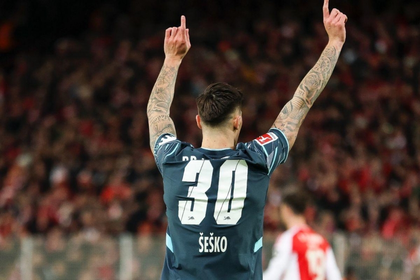Sesko đã mang áo số 30 tại Leipzig (Ảnh: PSG Talk).