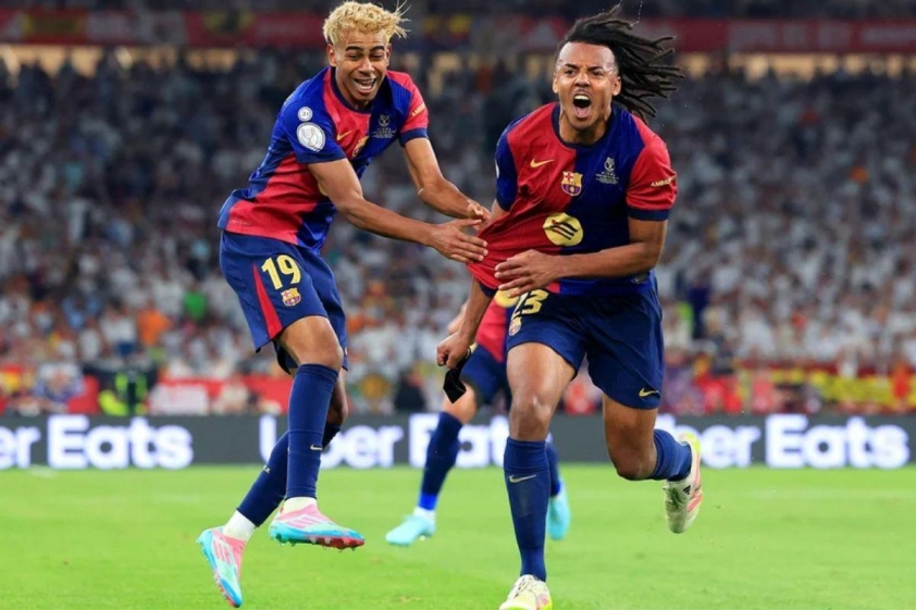 Kounde cho rằng Yamal xứng đáng giành Quả bóng vàng hơn cả Dembele (Ảnh: GOAL).