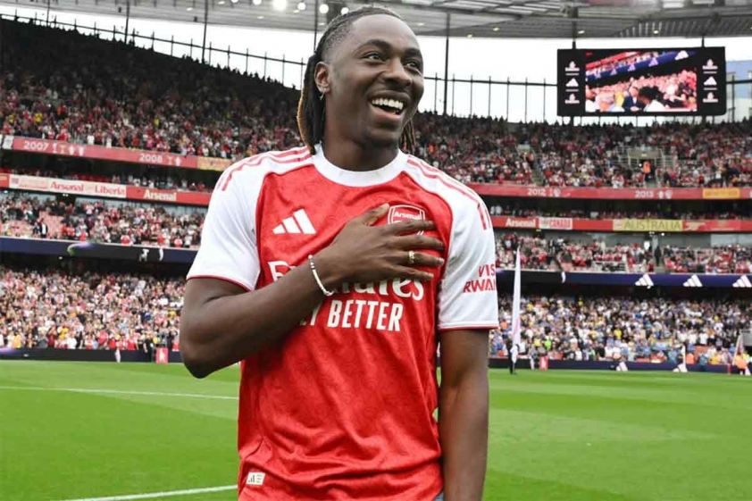 Tottenham lại thêm một lần cay đắng nhìn mục tiêu của mình khoác áo đại kình địch (Ảnh: Arsenal).