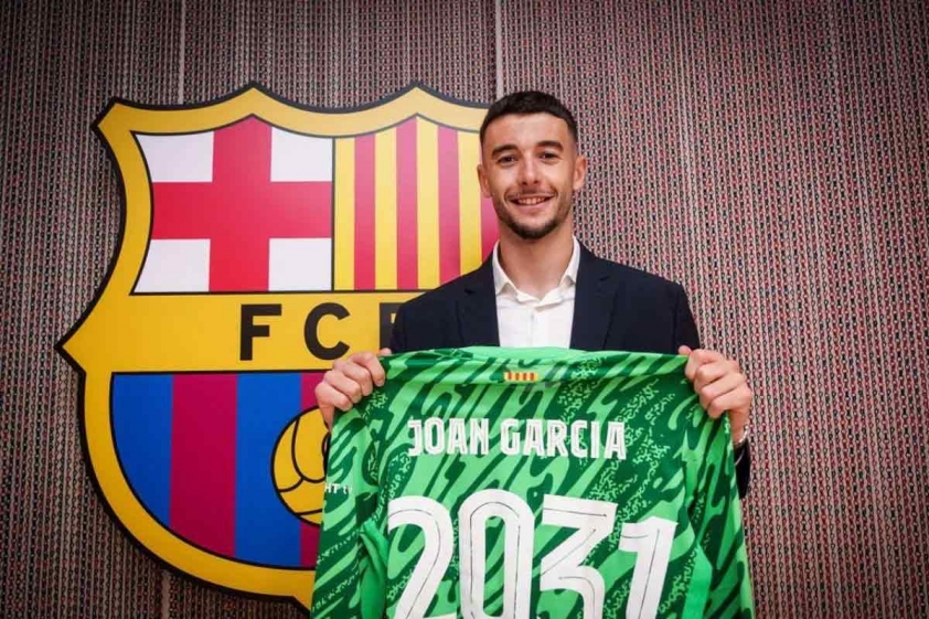 Chỉ với 25 triệu euro, thủ thành Joan Garcia lại đang là tân binh đắt giá nhất Barcelona hè này (Ảnh: Barcelona).