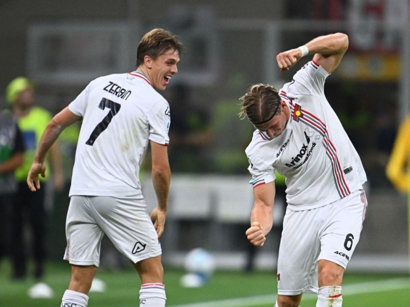 Cremonese đang rất hưng phấn sau khi vừa bất ngờ đánh bại AC Milan ở lượt trận mở màn Serie A mùa này (Ảnh: DAZN)