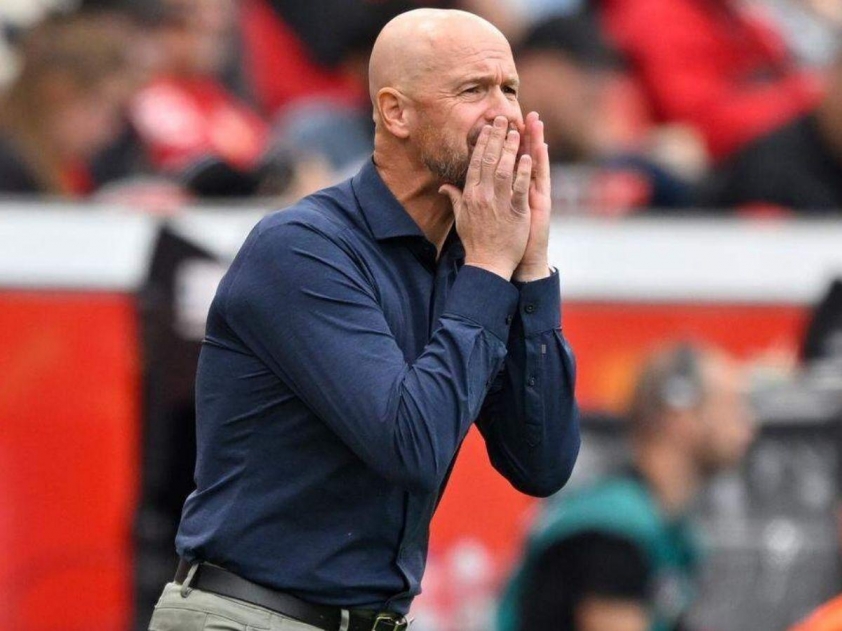 HLV Erik ten Hag còn rất nhiều việc phải làm để duy trì sự ổn định trong lối chơi của Bayer Leverkusen (Ảnh: De Telegraaf)