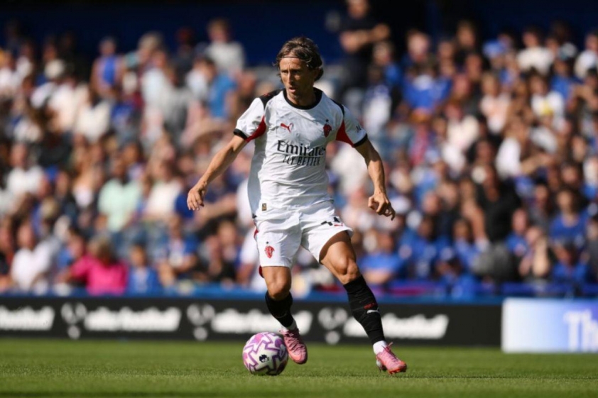 Luka Modric có kiến tạo đầu tiên tại Serie A trong màu áo AC Milan (Ảnh: Football Italia).