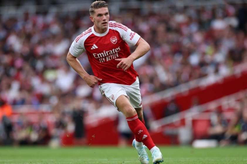 Arne Slot thận trọng trước ngày đối đầu với tân binh Gyokeres của Arsenal (Ảnh: Daily Cannon).