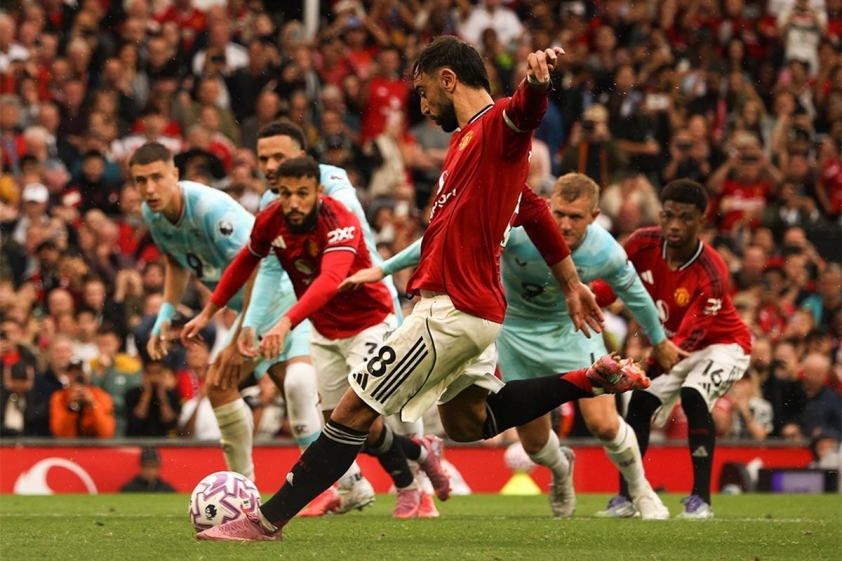 Bruno Fernandes giúp Manchester United có được 3 điểm sau chuỗi 3 trận không thắng ở mọi đấu trường (Ảnh: Manchester United).