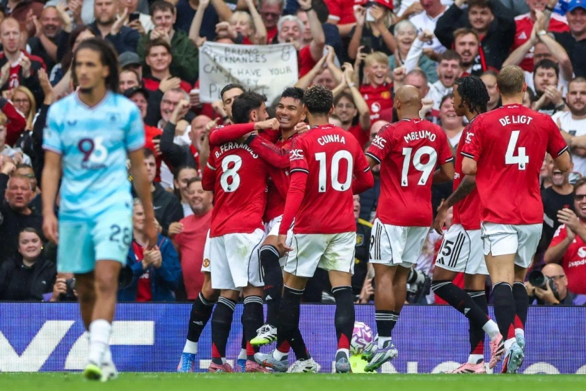 Ruben Amorim hài lòng với sự nỗ lực của các học trò trước Burnley (Ảnh: The Sun).