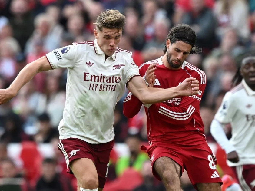 Tệ trong tấn công, Gyokeres cũng hoàn toàn tệ hại trong khâu hỗ trợ phòng ngự trước Liverpool (Ảnh: AP).