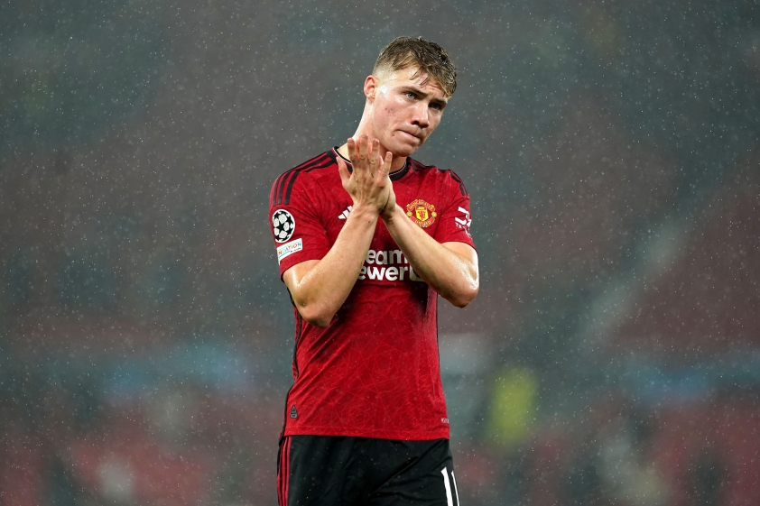 Hojlund được kỳ vọng sẽ thoát khỏi 'bóng ma quá khứ' ở Man United (Ảnh: AFP).