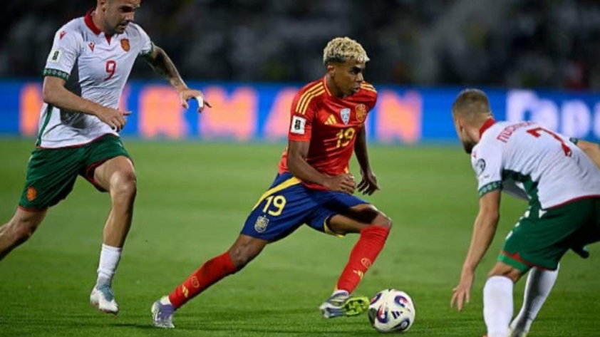 Lamine Yamal vừa có màn trình diễn đẳng cấp trước Bulgaria vừa qua (Ảnh: UEFA).