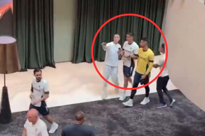 Một người hâm mộ đã cố gắng chụp ảnh tự sướng với Cristiano Ronaldo tại khách sạn của đội tuyển Bồ Đào Nha (Ảnh: Daily Mail).