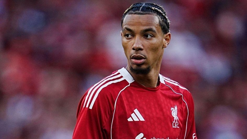 Hugo Ekitike khẳng định không e ngại trước sự xuất hiện của Alexander Isak (Sky Sports)