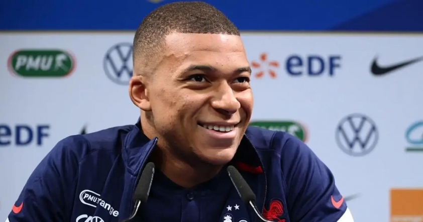 Mbappe chia sẻ rất hạnh phúc nhưng đồng thời anh vẫn còn một người nữa phải bắt kịp. (Ảnh: Tribuna)