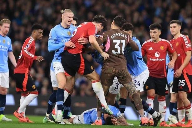 Những trận derby Manchester chưa bao giờ thiếu căng thẳng và quyết liệt. (Ảnh: Manchester News)