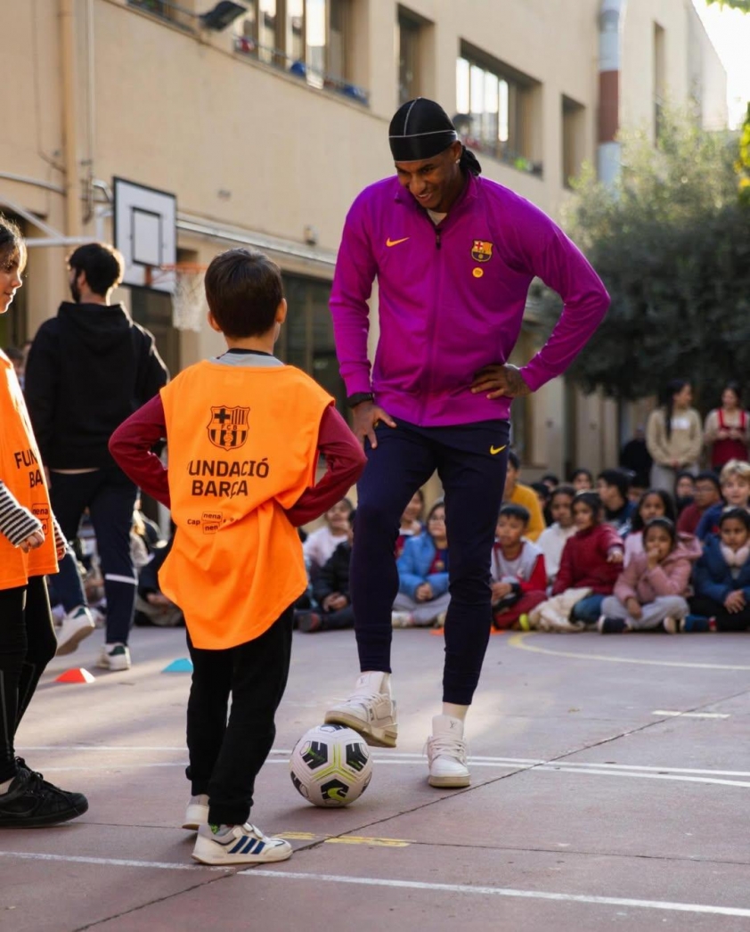 Marcus Rashford đã có một ngày tham gia các hoạt động cộng đồng cùng với Barcelona Foundation (Ảnh: Barca Notes).