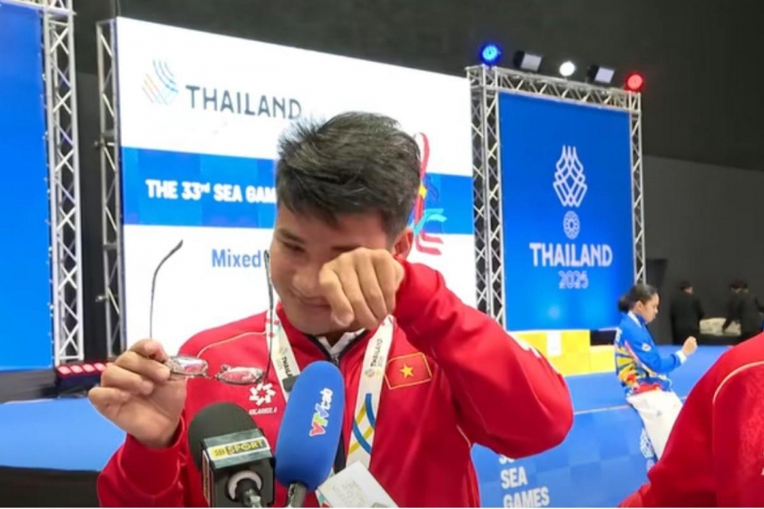 Anh trai của Trần Ngọc Lượng bật khóc khi tiết lộ sự thật đằng sau HCV của em trai mình.