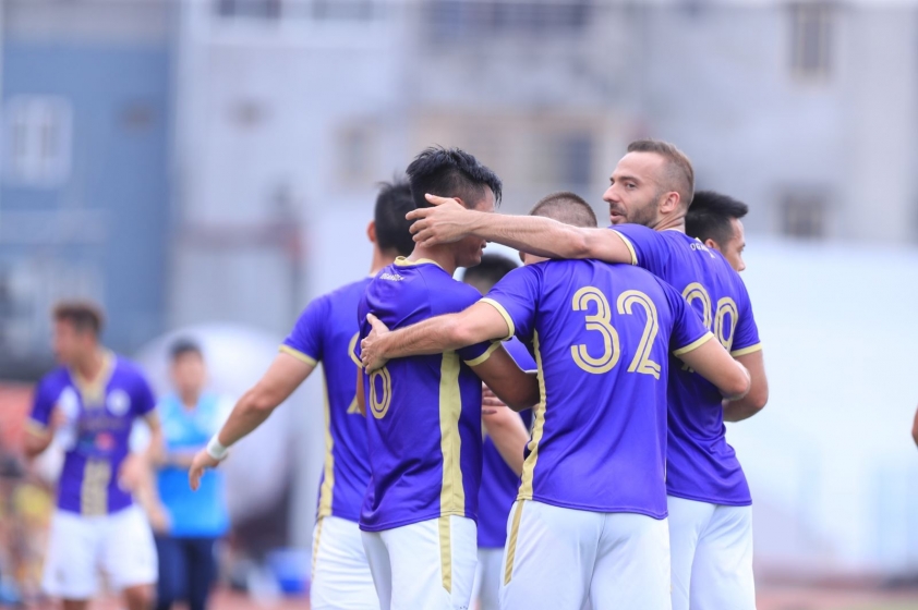 Hà Nội FC vươn lên dẫn trước 4 bàn ngay đầu hiệp 2