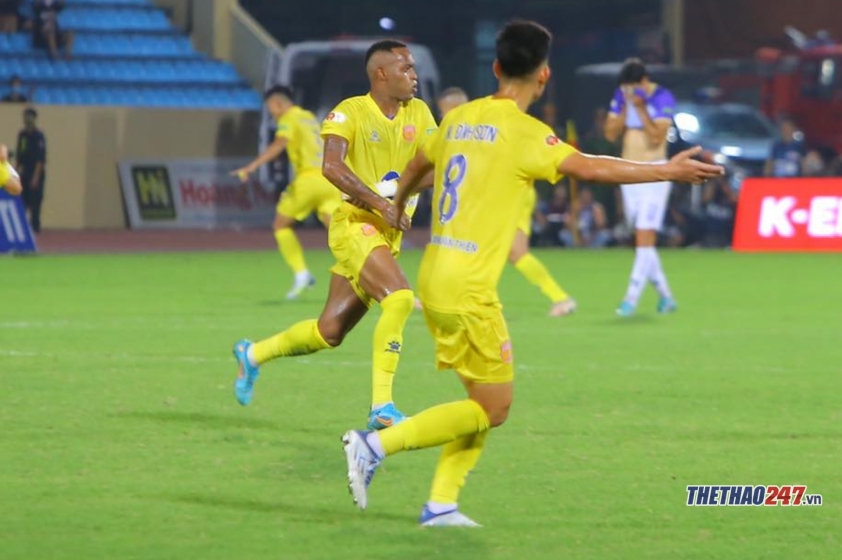 Marcio Marques là người giữ lại 1 điểm cho Nam Định FC