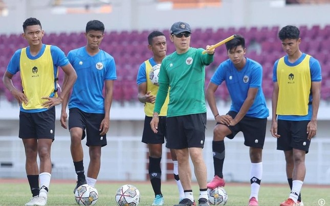 HLV Shin Tae Yong ‘hành xác’ U20 Indonesia, nhiều cầu thủ suýt ngất 188239