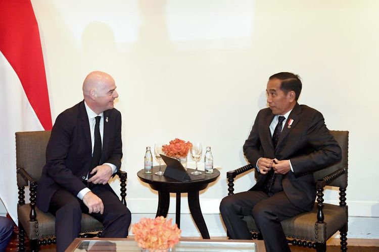 Ấn định ngày Chủ tịch FIFA đến Indonesia sau thảm kịch sân Kanjuruhan 201567