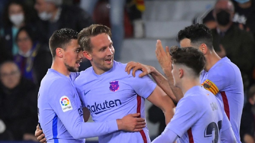Tiền đạo vào thay người Luuk de Jong sắm vai người hùng đem về 3 điểm quý giá cho Barcelona.