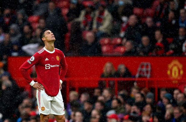 Man United đau đầu chuyện